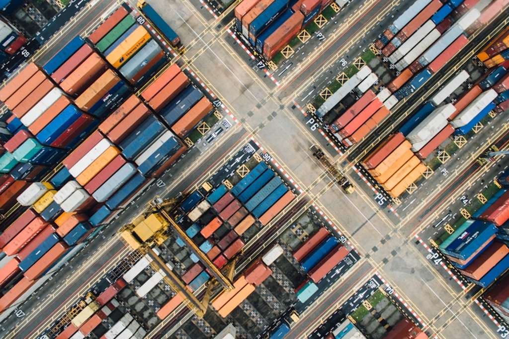 Conteneurs dans un port international